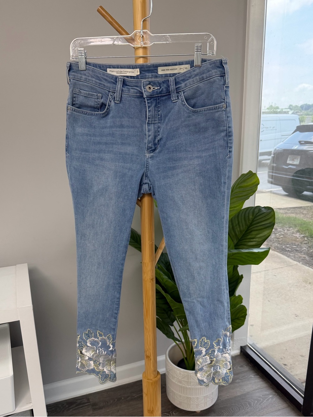 Pilcro Embroidered High-Rise Cropped Bootcut Jeans Sz 29 - Picture 4 of 11